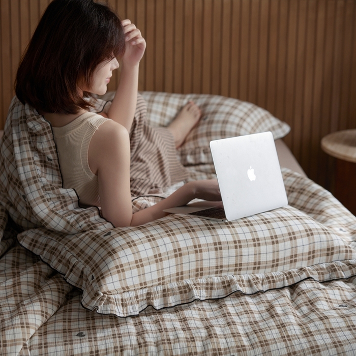 91家纺网 家纺一手货源 找家纺 安莱生活 2025新款全棉精梳棉双层纱绉纱数码印花夏凉被 海派甜心-卡其  夏被