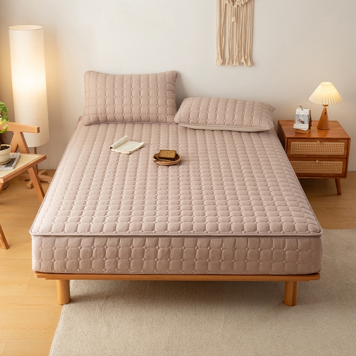 91家纺网 家纺一手货源 找家纺 叠派家纺 2025新款5A抗菌A类夹棉床笠经典款防水款系列 五面夹棉-经典格奶昔驼