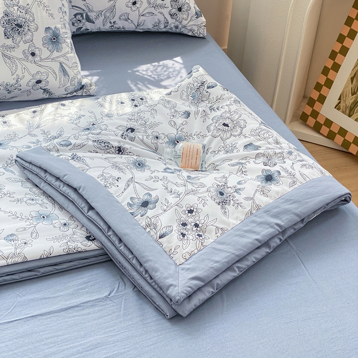 91家纺网 家纺一手货源 找家纺 爱彼家纺 2025新款小碎花水洗棉法式夏被四件套 糯糯棉法式夏被-水墨花园