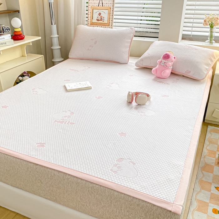 91家纺网 家纺一手货源 找家纺 春寻家纺 2025新款冰豆豆冰丝凉席-卡皮巴拉系列 床单款-卡皮巴拉-粉