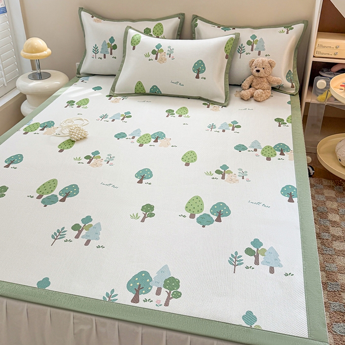 91家纺网 家纺一手货源 找家纺 2025新款懒猫600D数码印花冰藤凉席 森林小熊