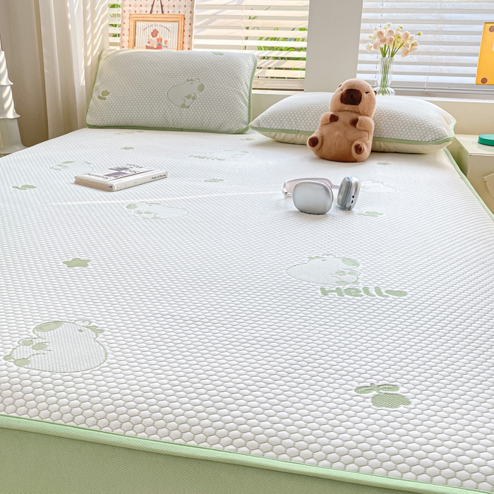 91家纺网 家纺一手货源 找家纺 春寻家纺 2025新款冰豆豆冰丝凉席-卡皮巴拉系列 床笠款-卡皮巴拉-绿