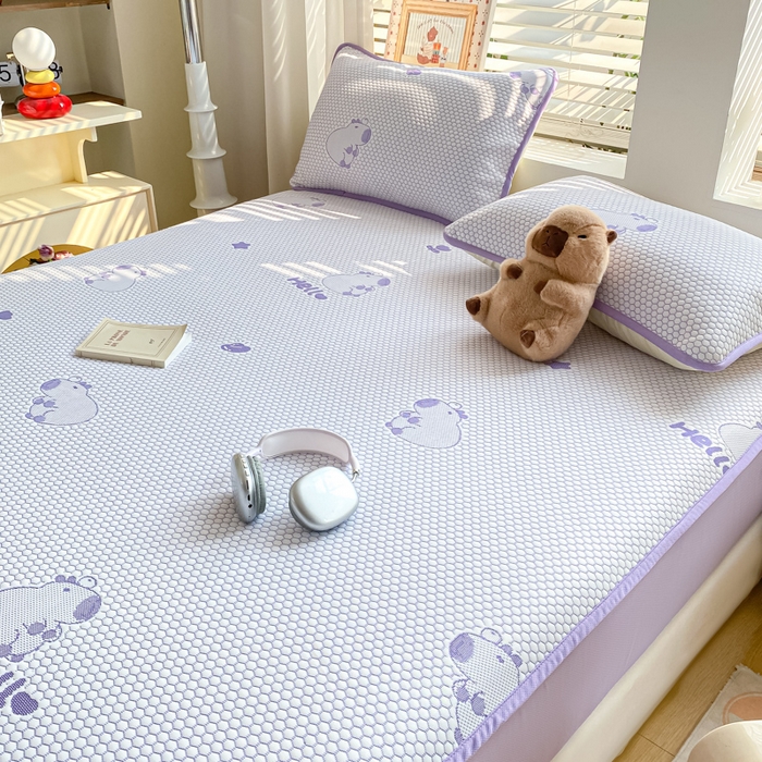 91家纺网 家纺一手货源 找家纺 春寻家纺 2025新款冰豆豆冰丝凉席-卡皮巴拉系列 床笠款-卡皮巴拉-紫