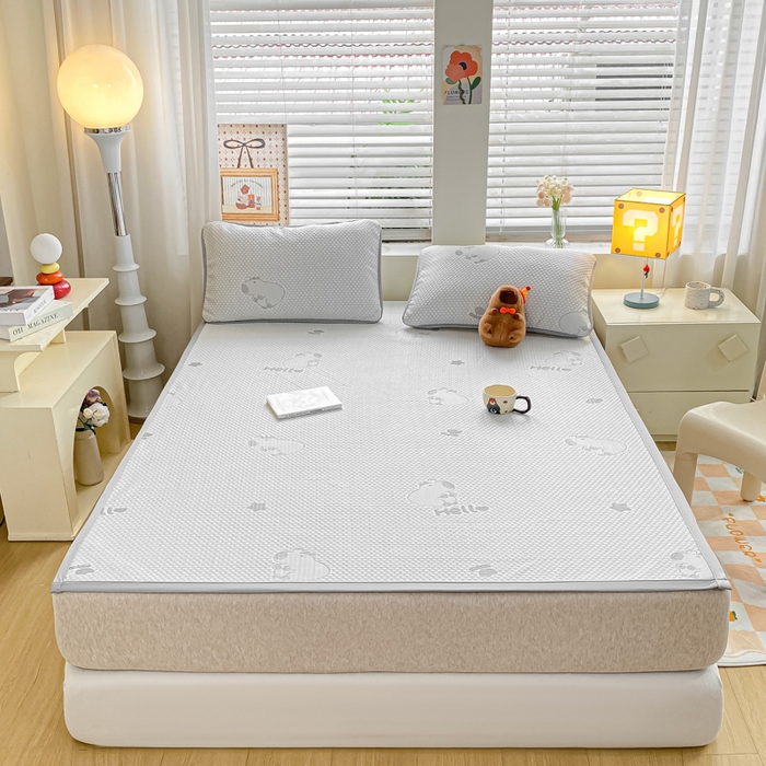 91家纺网 家纺一手货源 找家纺 春寻家纺 2025新款冰豆豆冰丝凉席-卡皮巴拉系列 床单款-卡皮巴拉-灰