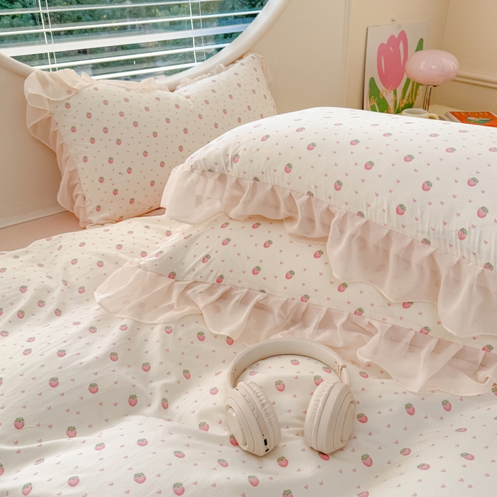 91家纺网 家纺一手货源 找家纺 苏拉家居 2025新款雪纺花边云感提花针织双层纱四件套 吃草莓啦