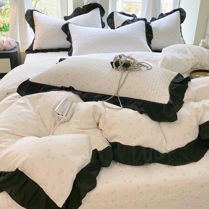 91家纺网 家纺一手货源 找家纺 慕希 2025新款水洗棉花边夹棉床盖款四件套 赫本-爱心白