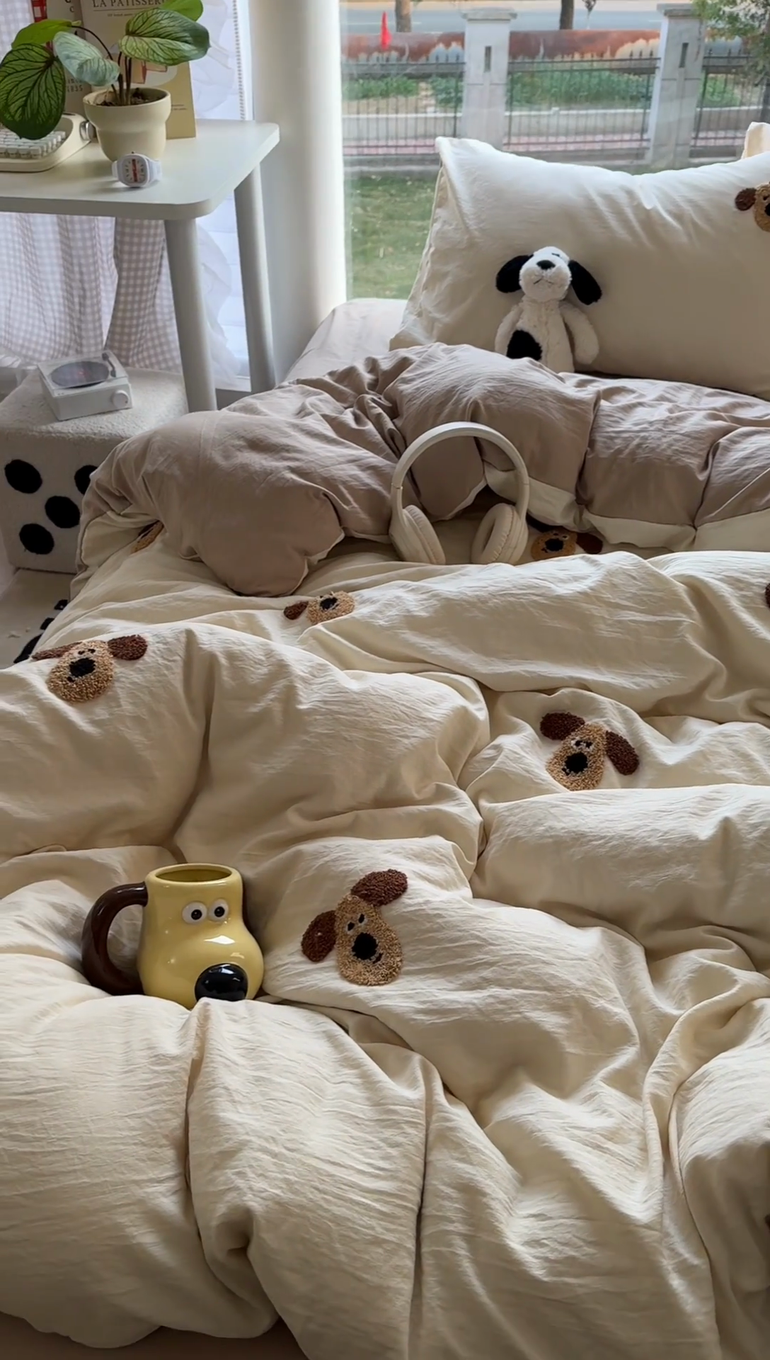 91家纺网 家纺一手货源 找家纺 耀达家居 2025新款A类水洗棉毛巾绣四件套 掌门狗-燕麦