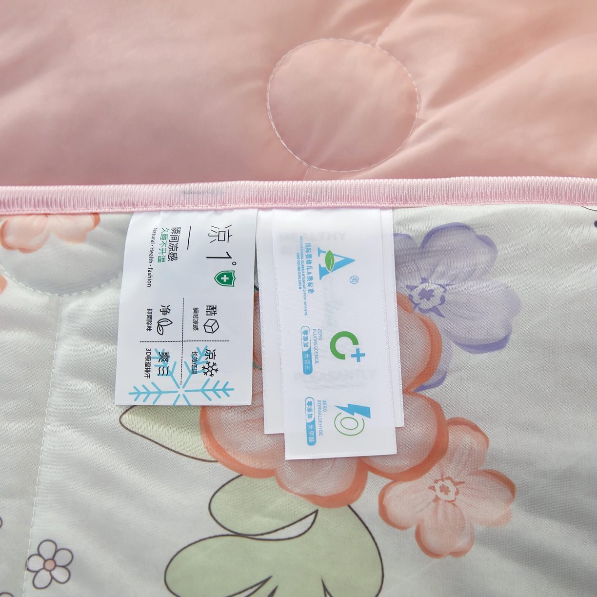 91家纺网 家纺一手货源 找家纺 柏薇 2025新款冰激凌凉感丝印花夏凉被 开心兔子