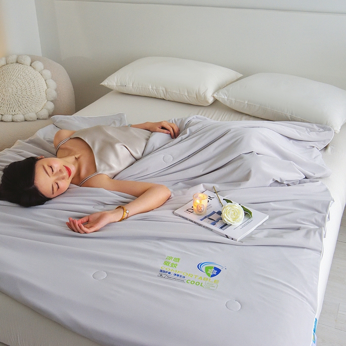 91家纺网 家纺一手货源 找家纺 梦恬佳 2025新款凉感驱蚊夏凉被 月光灰