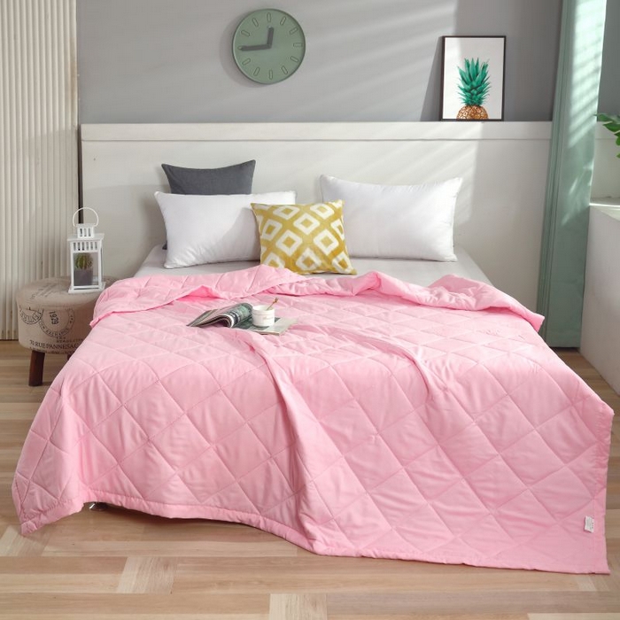 91家纺网 家纺一手货源 找家纺 2025新款亲肤棉简约舒适纯色夏被 粉色