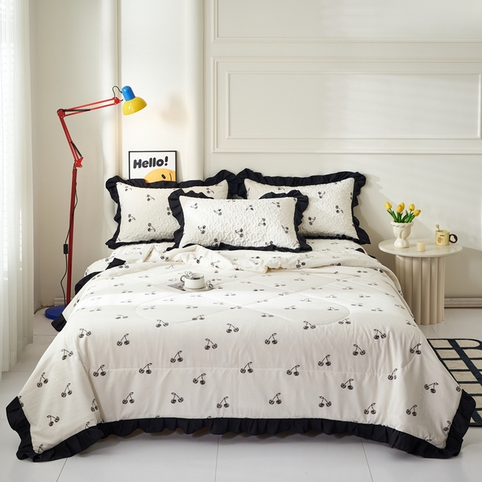 91家纺网 家纺一手货源 找家纺 蝶帕家纺 2025新款法式赫本风韩版花边床盖款夏被四件套 美味樱桃