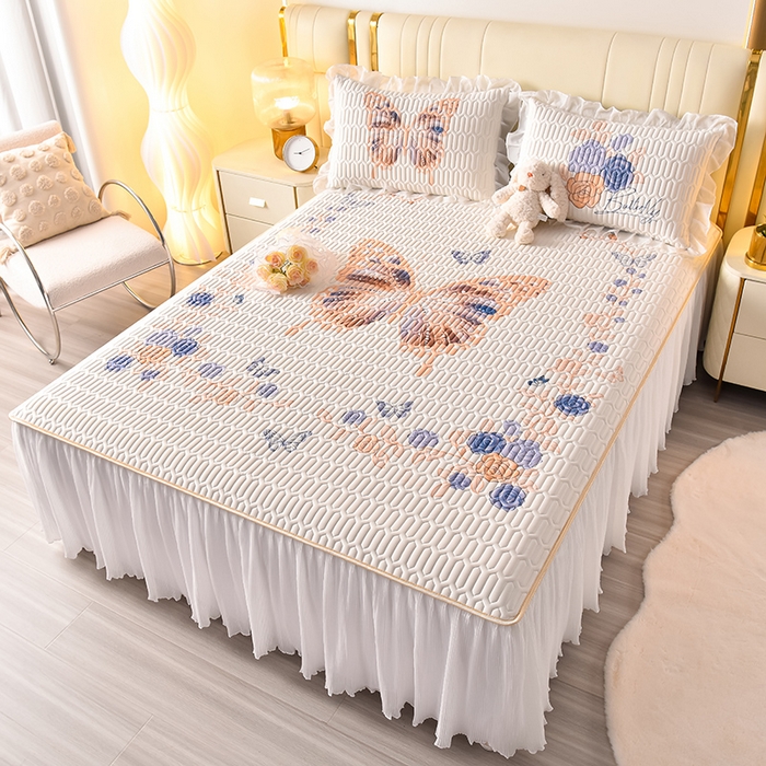 91家纺网 家纺一手货源 找家纺 炫拼家纺 2025新款凉感丝印花床裙款乳胶凉席三件套 蝶恋