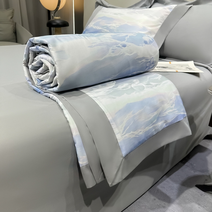 91家纺网 家纺一手货源 找家纺 2025年夏季热门冰丝数码印花单夏被夏凉被空调被 夏被-紫云蓝