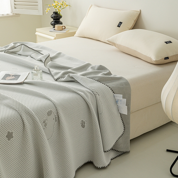 91家纺网 家纺一手货源 找家纺 梦尚舒 2025新款直播热款凉感针织提花盖毯子夏被贝壳边空调被 卡皮巴拉-灰