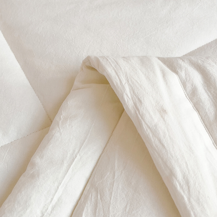 91家纺网 家纺一手货源 找家纺 宝士康家纺 2025新款10A抗菌无印风夏被 被子被芯 白色