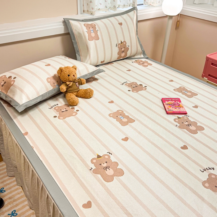 91家纺网 家纺一手货源 找家纺 慕尚家纺 2025新款数码印花床席床笠款冰藤席 床席款-小熊物语