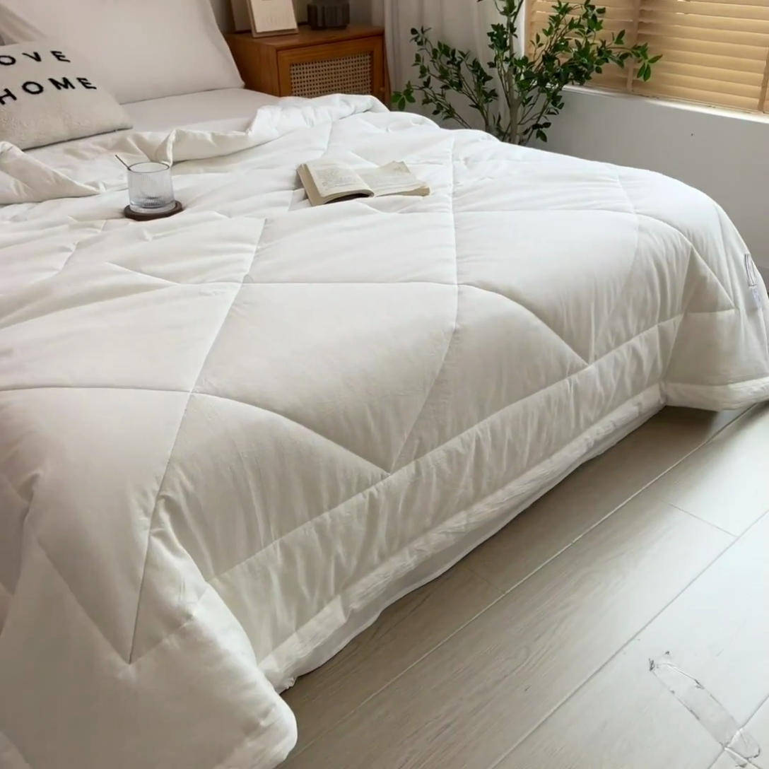 91家纺网 家纺一手货源 找家纺 宝士康家纺 2025新款10A抗菌无印风夏被四件套 白色