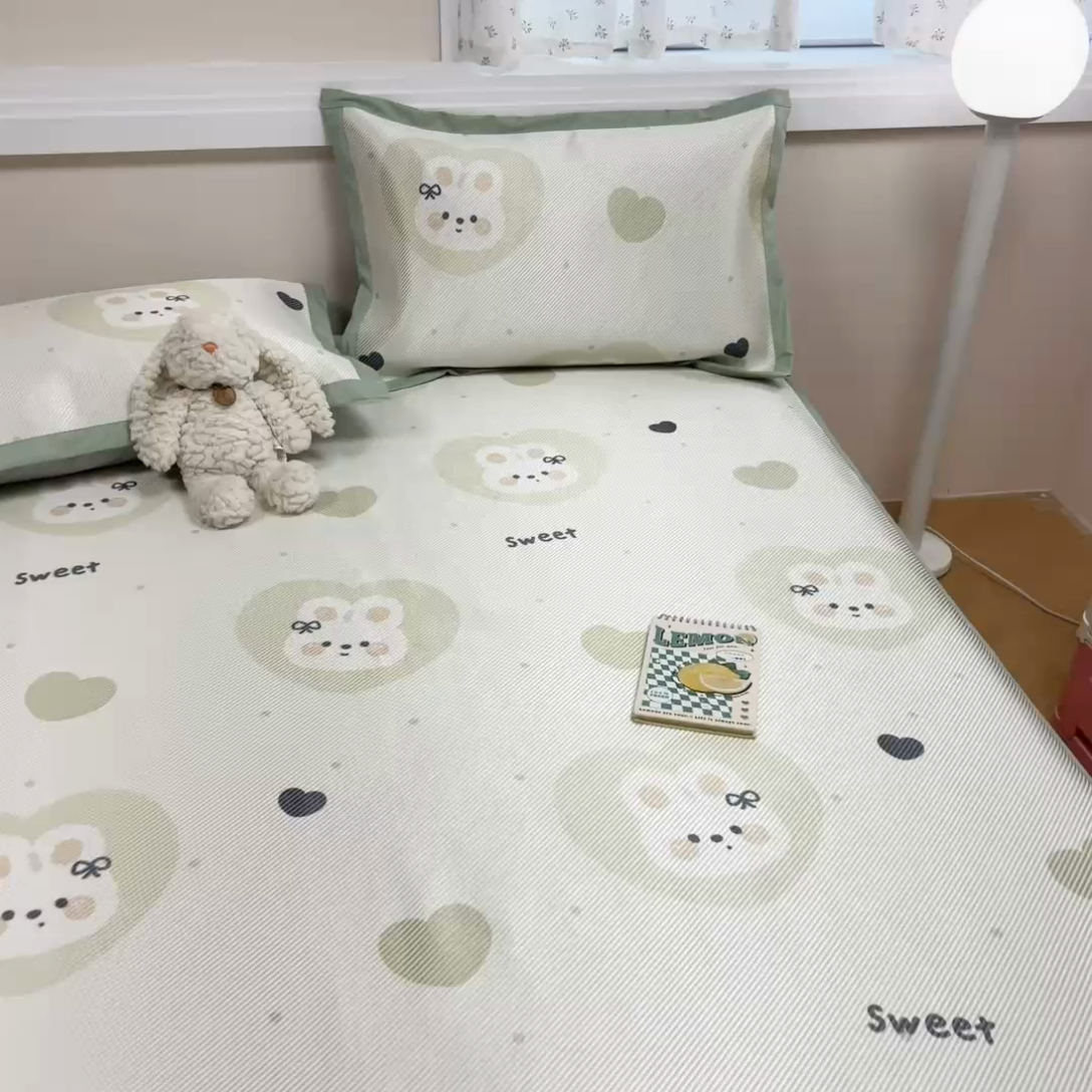 91家纺网 家纺一手货源 找家纺 慕尚家纺 2025新款数码印花床席床笠款冰藤席 床笠款-兔卷卷