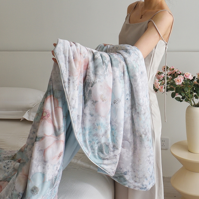 91家纺网 家纺一手货源 找家纺 梦恬佳 2025新款印花凉感丝夏凉被 风吟