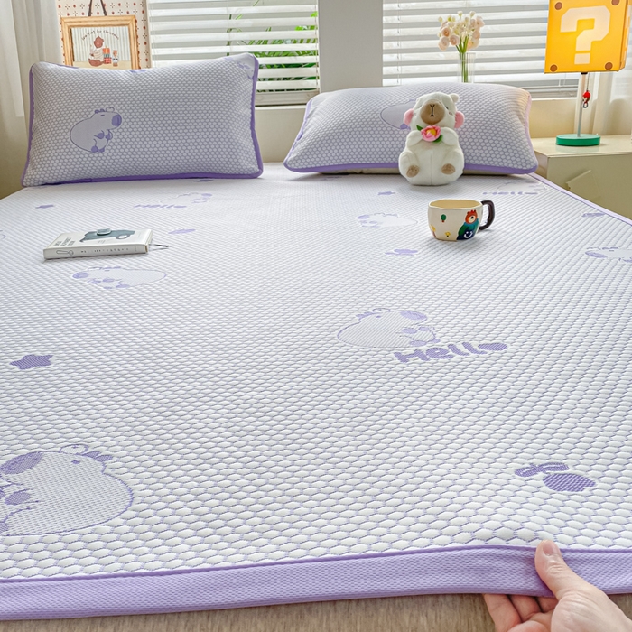 91家纺网 家纺一手货源 找家纺 春寻家纺 2025新款冰豆豆冰丝凉席-卡皮巴拉系列 床单款-卡皮巴拉-紫