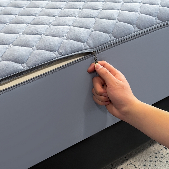 91家纺网 家纺一手货源 找家纺 叠派家纺 2025新款5A抗菌A类夹棉床笠经典款防水款系列 月光灰-小格子经典款