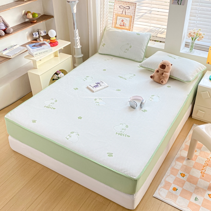 91家纺网 家纺一手货源 找家纺 春寻家纺 2025新款冰豆豆冰丝凉席-卡皮巴拉系列 床笠款-卡皮巴拉-绿