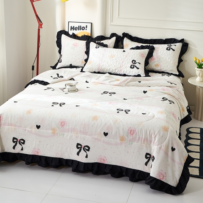 91家纺网 家纺一手货源 找家纺 蝶帕家纺 2025新款法式赫本风韩版花边床盖款夏被四件套 公主梦境