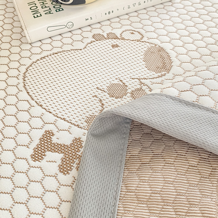 91家纺网 家纺一手货源 找家纺 春寻家纺 2025新款冰豆豆冰丝凉席-卡皮巴拉系列 床单款-卡皮巴拉-咖