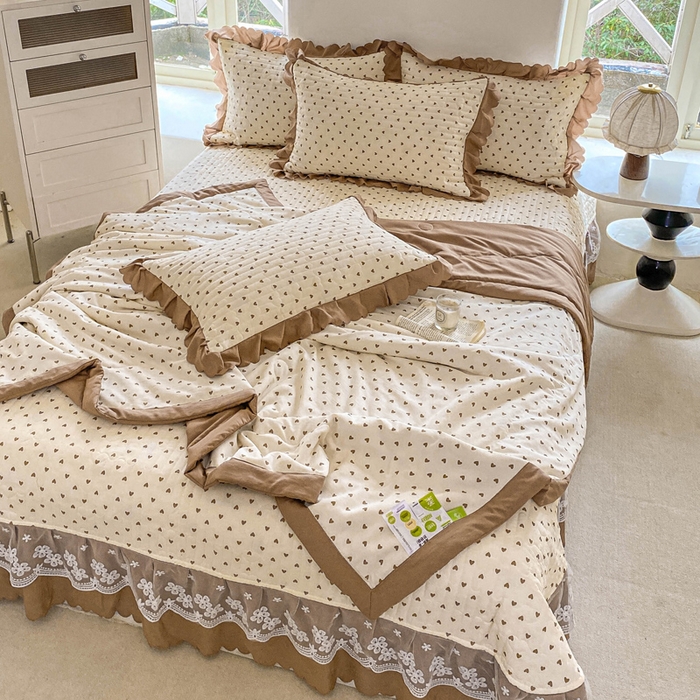 91家纺网 家纺一手货源 找家纺 2025新款直播热款A类针织棉双层纱床盖款夏被四件套 小心心咖