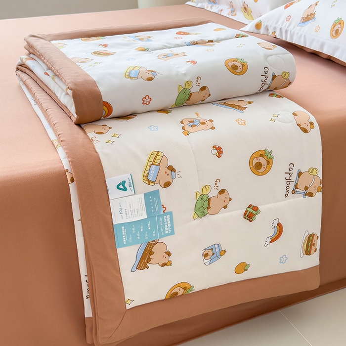 91家纺网 家纺一手货源 找家纺 宝士康家纺 2025新款10A抗菌针织夏被四件套 卡皮巴拉