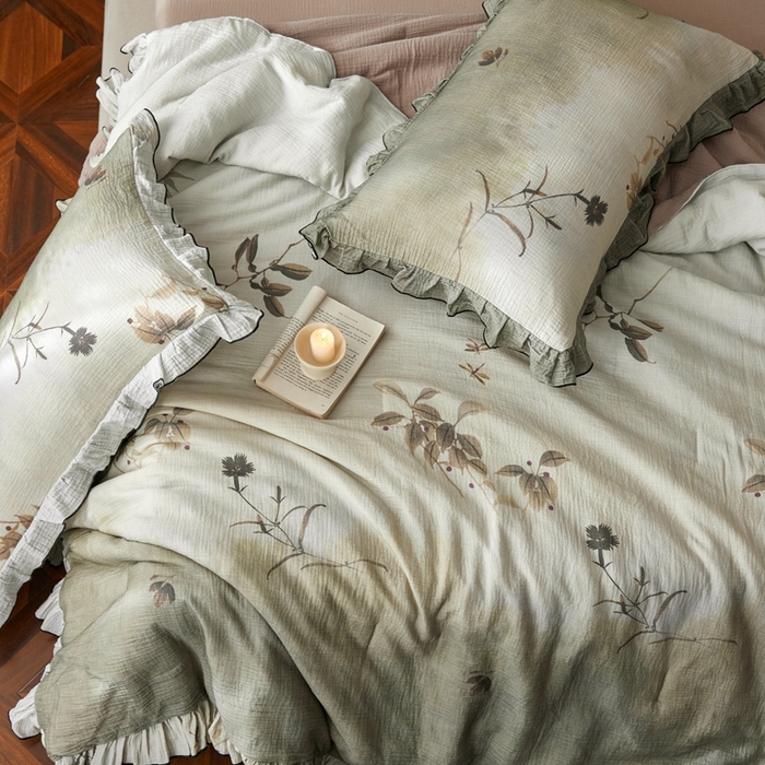 91家纺网 家纺一手货源 找家纺 安莱生活 2025新款全棉精梳棉双层纱绉纱数码印花夏凉被 烟雨江南-绿  夏被