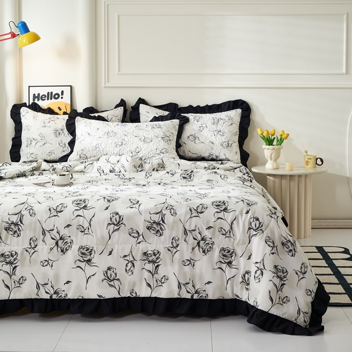 91家纺网 家纺一手货源 找家纺 蝶帕家纺 2025新款法式赫本风韩版花边床盖款夏被四件套 水墨玫瑰