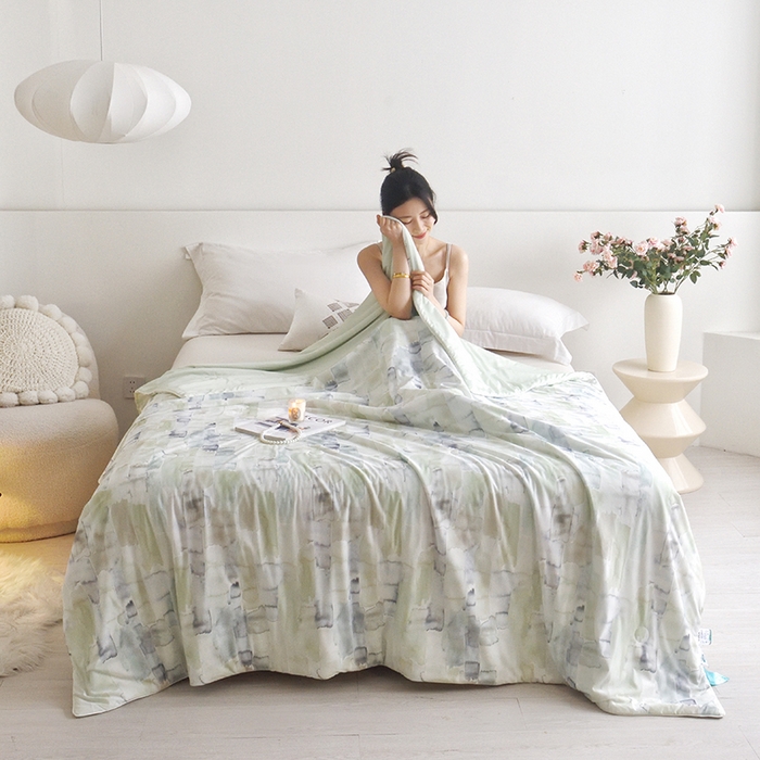 91家纺网 家纺一手货源 找家纺 梦恬佳 2025新款印花凉感丝夏凉被 花未眠