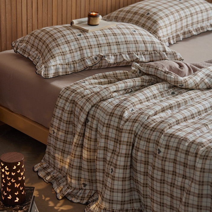 91家纺网 家纺一手货源 找家纺 安莱生活 2025新款全棉精梳棉双层纱绉纱数码印花夏凉被 海派甜心-卡其  夏被