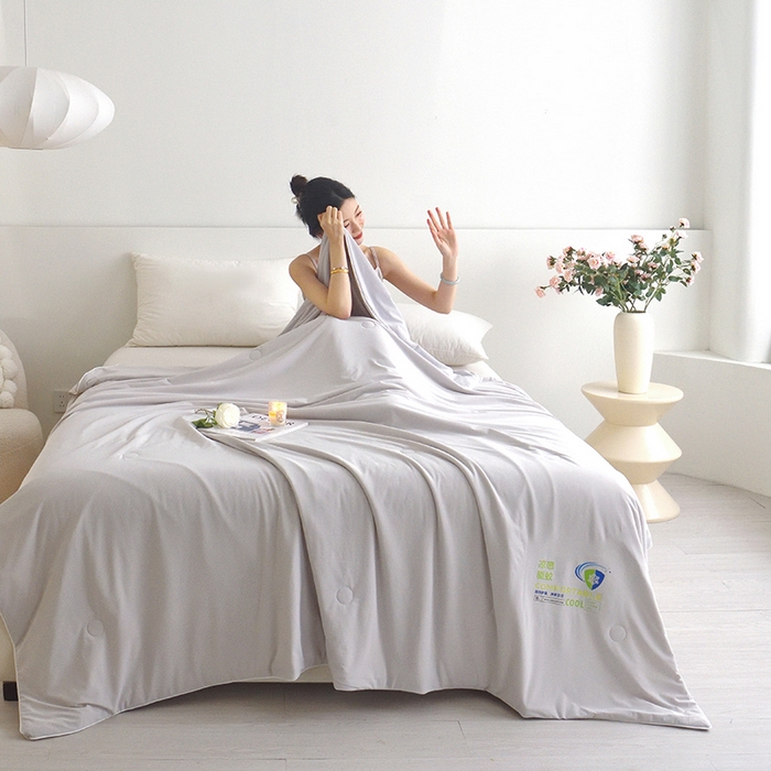 91家纺网 家纺一手货源 找家纺 梦恬佳 2025新款凉感驱蚊夏凉被 月光灰