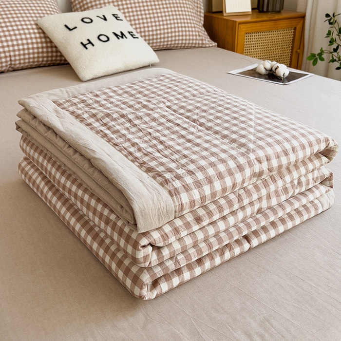 91家纺网 家纺一手货源 找家纺 宝士康家纺 2025新款10A抗菌无印风夏被四件套 咖小格