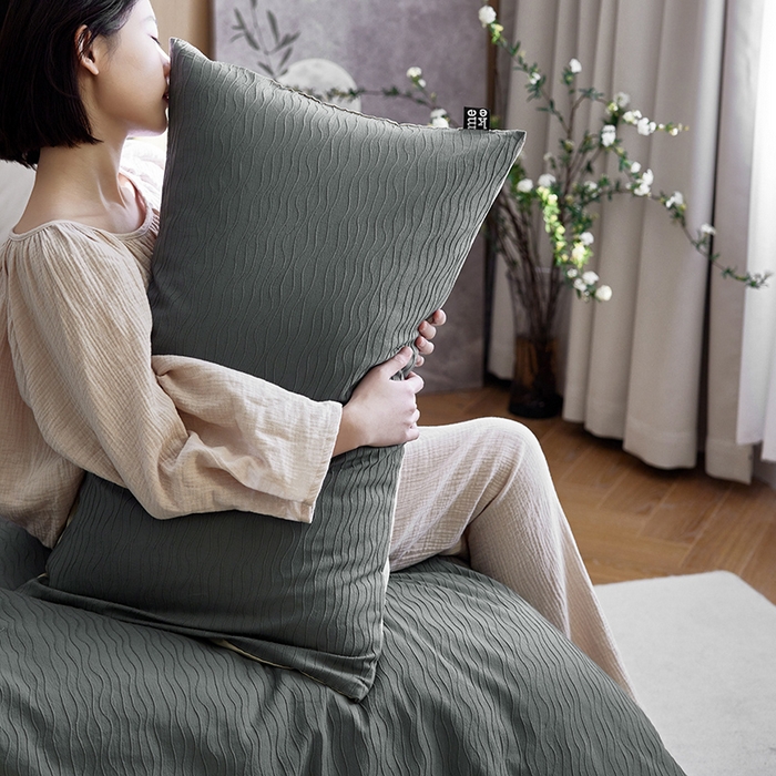 91家纺网 家纺一手货源 找家纺 风向标家纺 2025新款全棉波纹纱提花原木风四件套 波纹纱-森屿灰