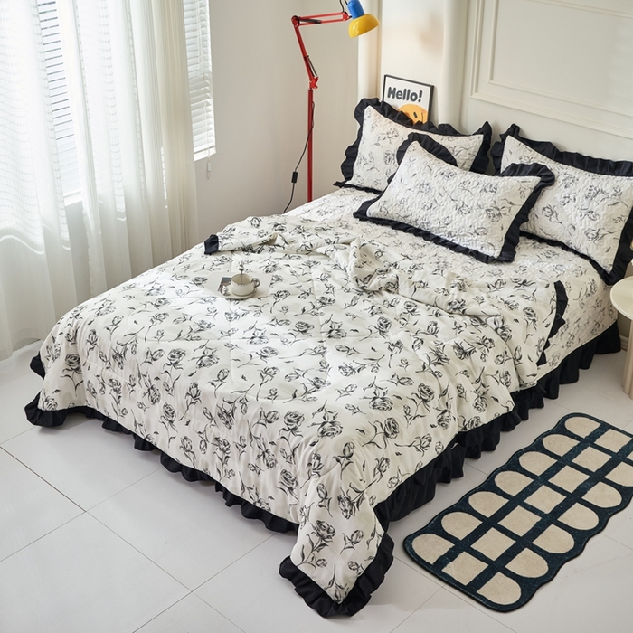 91家纺网 家纺一手货源 找家纺 蝶帕家纺 2025新款法式赫本风韩版花边床盖款夏被四件套 水墨玫瑰