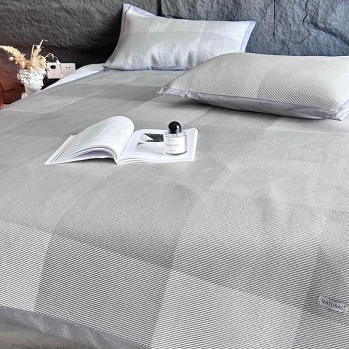 91家纺网 家纺一手货源 找家纺 美丽坊 2025新款轻奢三明治冰藤抗菌凉席三件套 绅士灰