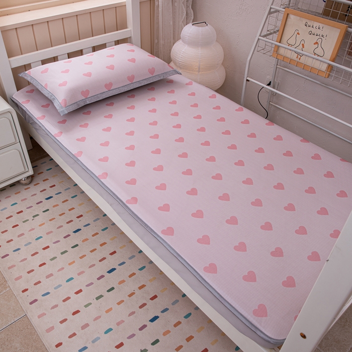 91家纺网 家纺一手货源 找家纺 凌云家纺  2025新款提花凉感冰丝席床笠款三明治凉席三件套 甜心-粉