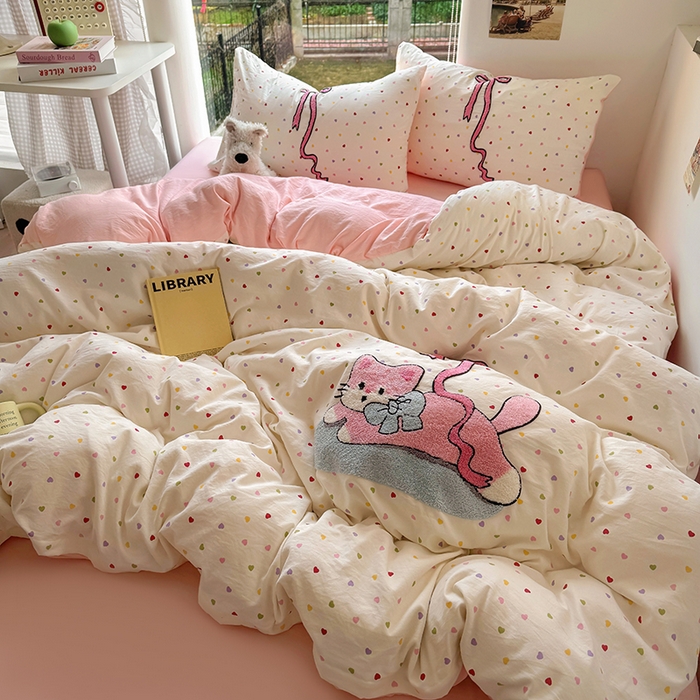 91家纺网 家纺一手货源 找家纺 耀达家居 2025新款A类水洗棉毛巾绣四件套 甜心猫咪