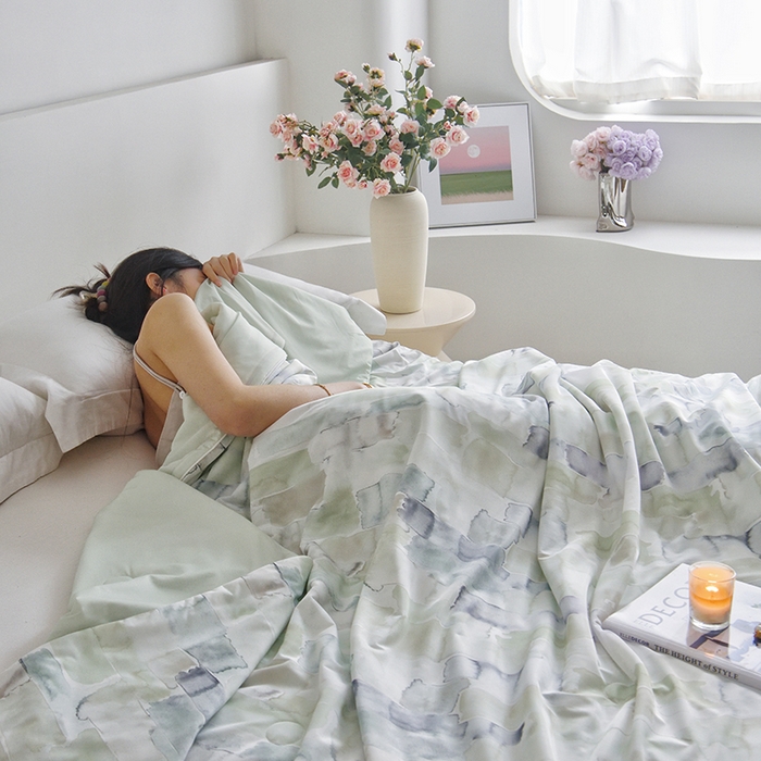 91家纺网 家纺一手货源 找家纺 梦恬佳 2025新款印花凉感丝夏凉被 花未眠