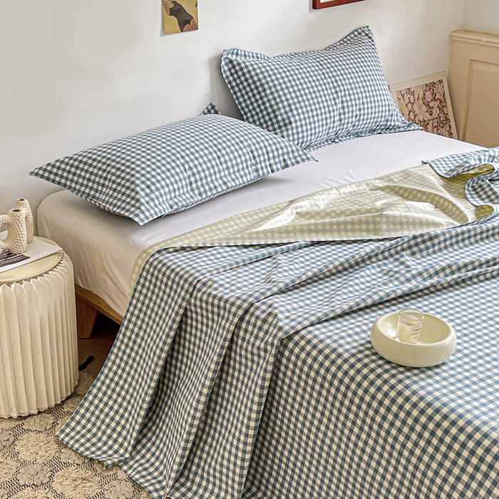 91家纺网 家纺一手货源 找家纺 久云居 2025新款亲肤舒适全棉色织防水床单 浅兰小格