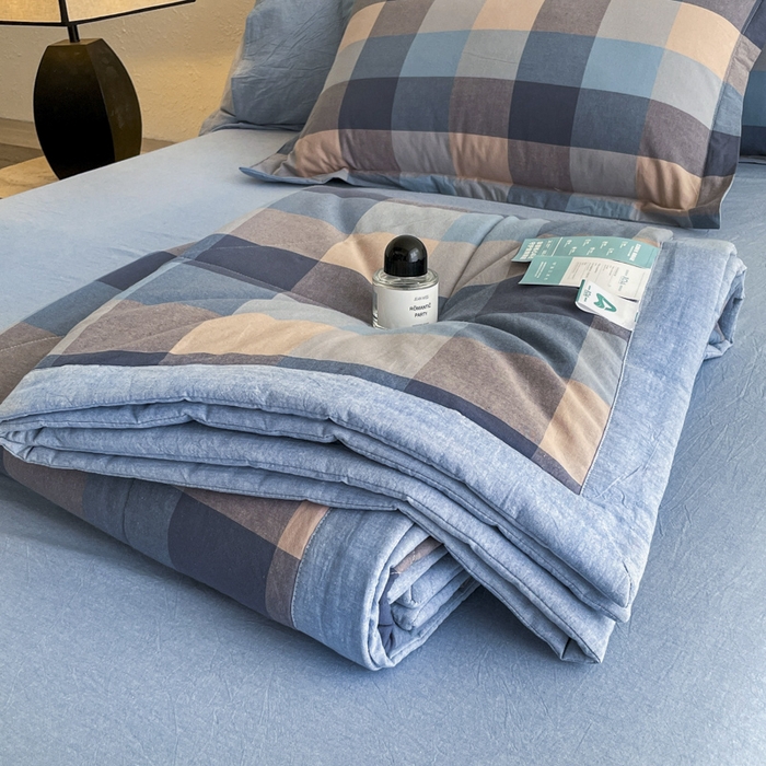 91家纺网 家纺一手货源 找家纺 宝士康家纺 2025新款10A抗菌无印风夏被 被子被芯 炫彩蓝格