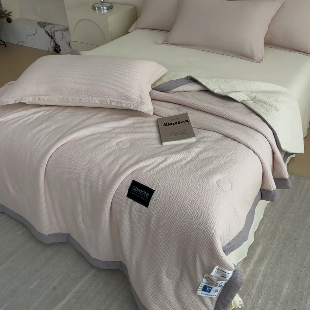 91家纺网 家纺一手货源 找家纺 宝士康家纺 2025新款10A抗菌泡泡棉大豆夏被 被子被芯 卡其+米黄