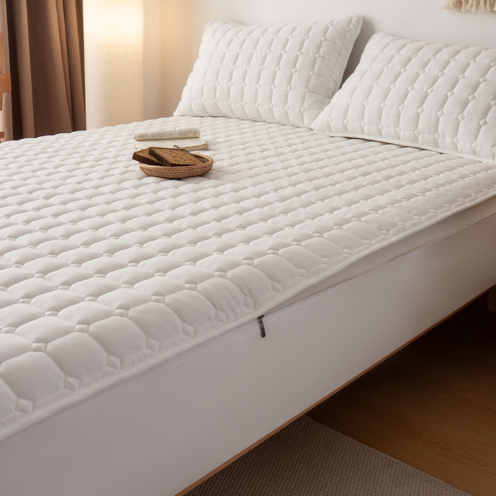 91家纺网 家纺一手货源 找家纺 叠派家纺 2025新款5A抗菌A类夹棉床笠经典款防水款系列 包边款-经典格荧月白