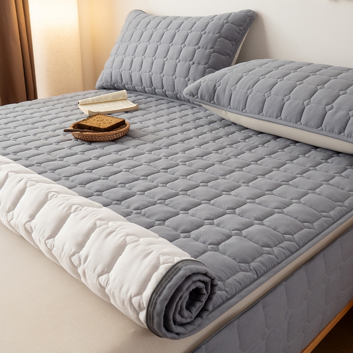 91家纺网 家纺一手货源 找家纺 叠派家纺 2025新款5A抗菌A类夹棉床笠经典款防水款系列 五面夹棉-经典格月光灰