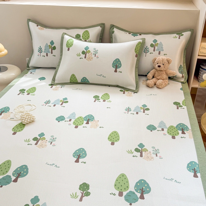 91家纺网 家纺一手货源 找家纺 2025新款懒猫600D数码印花冰藤凉席 森林小熊