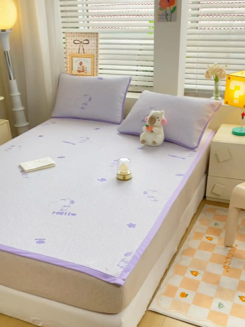 91家纺网 家纺一手货源 找家纺 春寻家纺 2025新款冰豆豆冰丝凉席-卡皮巴拉系列 床单款-卡皮巴拉-紫