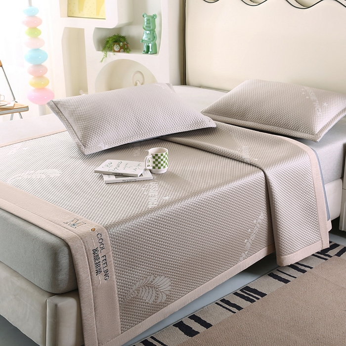 91家纺网 家纺一手货源 找家纺 尚品凤凰 2025新款小清新凉感超柔冰豆席凉席平铺款床笠款 飘羽-卡其